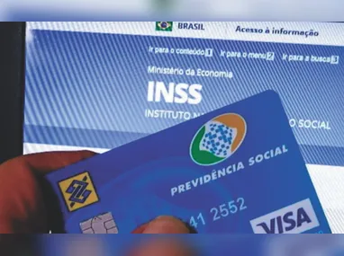 Cadier disse que pilotos e comissários trabalham acima de 8h diárias