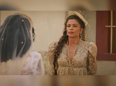 Beja tem uma intuição de que algo está errado com Antônio e segue até a casa do coronel