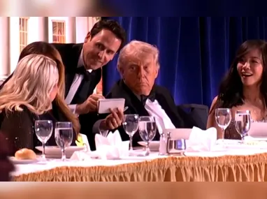 Donald Trump falou com jornalistas após o evento ser interrompido por sons de tiros