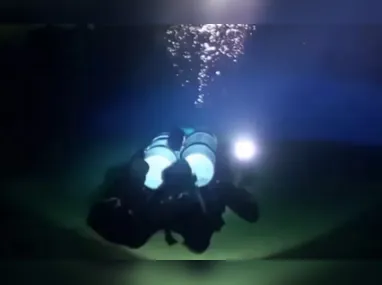 Imagem ilustrativa da imagem Local onde italianos morreram nas Maldivas tinha caverna de tubarões