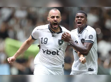 Spinelli comemora seu gol marcado na partida de ida contra o Paysandu