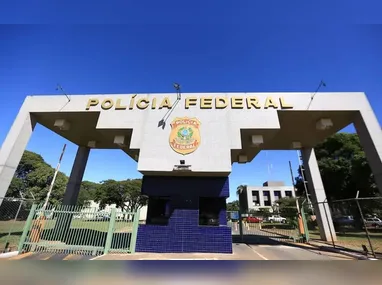 Socorristas do Samu precisaram quebrar o muro para retirar o bebê do local