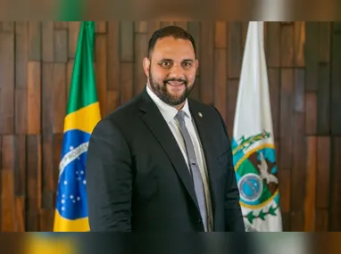 Lorena Lourenço da Silva pratica salto em distância durante uma competição