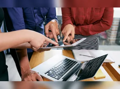 Imagem ilustrativa da imagem Parcerias, treinamentos e custos influenciam ritmo de adoção de IA nas empresas
