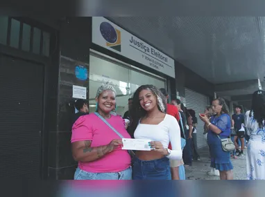 A estudante Manoela Helena Dias Freire, 17, acompanhada do pai, o maquinista Anísio Costa da Silva Freire, 54