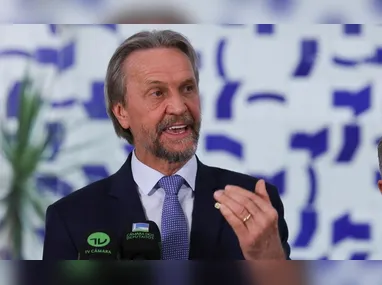 Flávio Bolsonaro pediu dinheiro a Vorcaro para filme