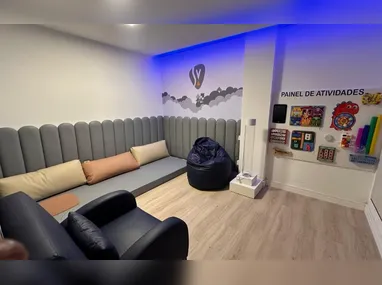 Instalada às margens da rodovia Fernão Dias, a concessionária foi estruturada para oferecer serviços completos