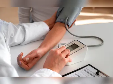 A farmacêutica Michelly Marchiori explica que a tendência é que os preços das canetas possam cair