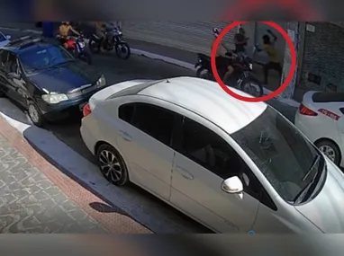 Imagem ilustrativa da imagem VÍDEO: PM atira em homem em situação de rua para se defender de ataque em Guarapari
