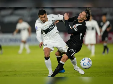 Tony comemora seu segundo gol na partida