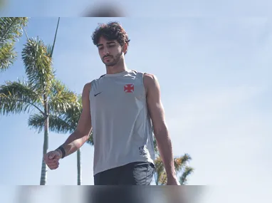 Breno Melo e Thainler durante embarque do Rio Branco para Brasília