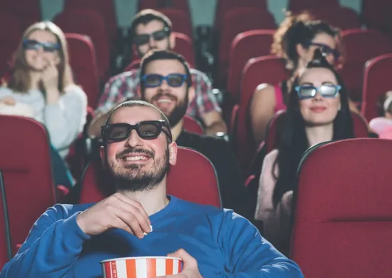 Imagem ilustrativa da imagem 1º de maio: cinemas e praças de alimentação vão abrir no feriado