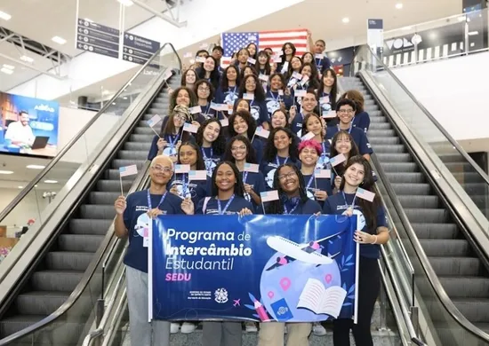 Imagem ilustrativa da imagem 500 vagas de intercâmbio abertas para alunos da rede estadual; veja como participar