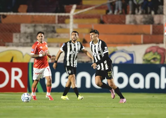 Imagem ilustrativa da imagem Atlético-MG perde para Cienciano na altitude e é lanterna de grupo na Sula