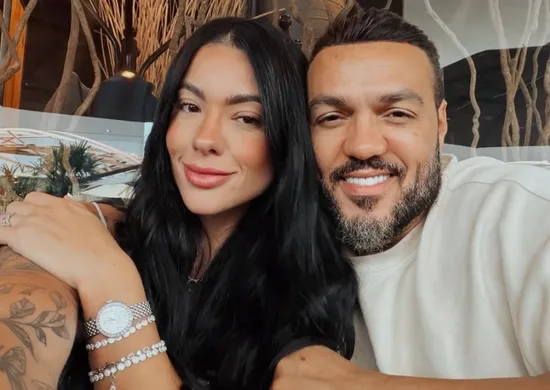 Imagem ilustrativa da imagem Belo dá selinho em enteado e causa briga entre Rayane Figliuzzi e ex-marido