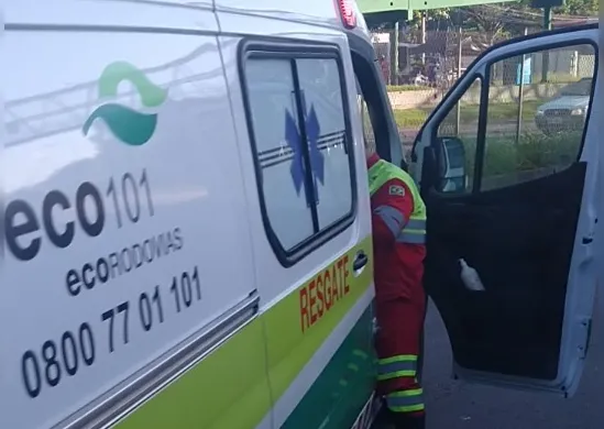 Imagem ilustrativa da imagem Acidente entre carro e ônibus deixa sete feridos na BR-101