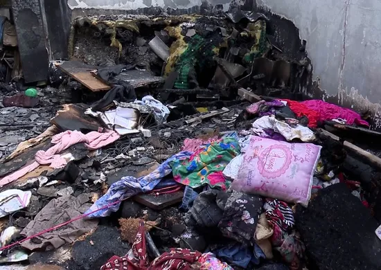 Imagem ilustrativa da imagem Crianças incendeiam a própria casa após brincarem com lâmpada