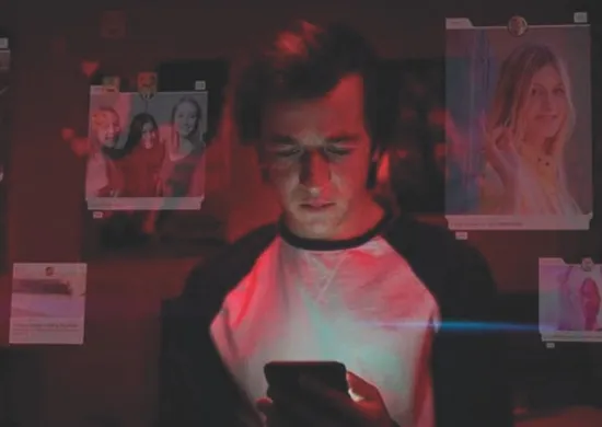 Imagem ilustrativa da imagem Documentários e filmes sobre excesso de telas para pais e filhos assistirem juntos