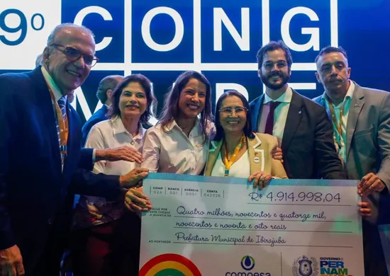 Imagem ilustrativa da imagem Em aceno a prefeitos, Raquel Lyra injeta R$ 1,3 bilhão nas cidades e foca na BR-232