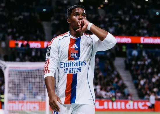 Imagem ilustrativa da imagem Endrick voltará ao Real para treinar para a Copa após último jogo pelo Lyon