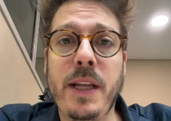 Imagem ilustrativa da imagem Fabio Porchat cancela shows após acidente em teatro; técnica fica ferida