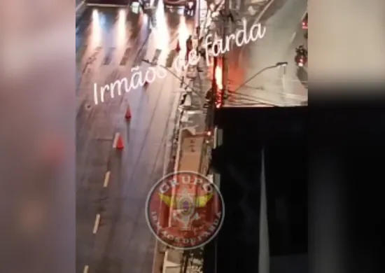 Imagem ilustrativa da imagem Fios pegam fogo e geram trânsito em avenida de Vitória