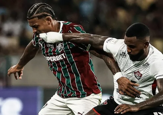 Imagem ilustrativa da imagem Fluminense empata com Vitória no fim; torcedores xingam Zubeldía