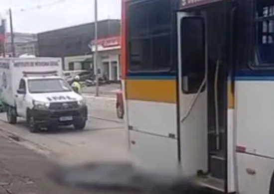Imagem ilustrativa da imagem Idosa morre após cair sob rodas de ônibus na Avenida Norte, na Encruzilhada