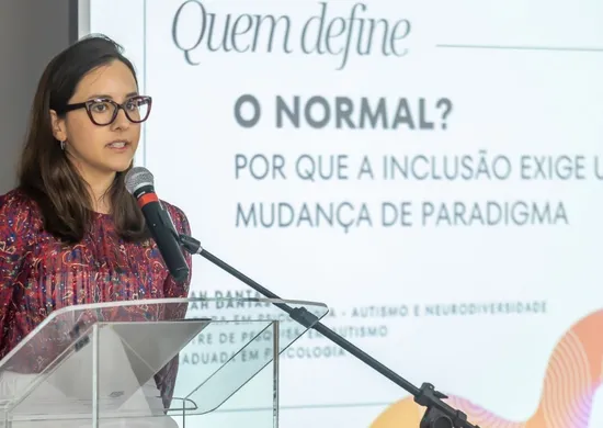 Imagem ilustrativa da imagem “Inclusão não é adaptar pessoas autistas a um padrão”, diz psicóloga