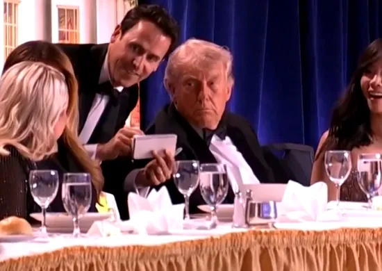 Imagem ilustrativa da imagem Líderes mundiais condenam disparo de tiros em jantar com Trump nos EUA