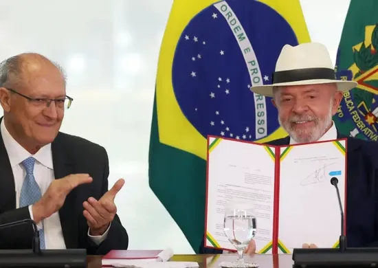 Imagem ilustrativa da imagem Lula assina decreto que promulga acordo UE-Mercosul