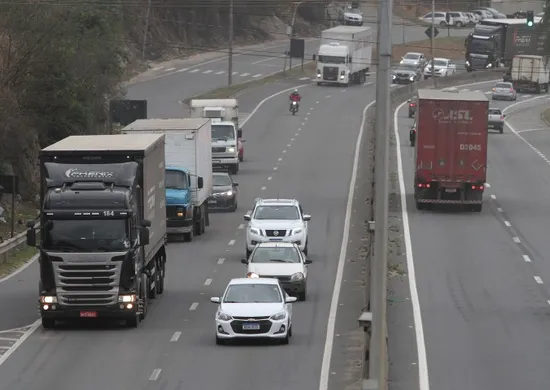 Imagem ilustrativa da imagem Mais de 330 mil veículos devem passar pela BR-101 no ES durante o feriadão