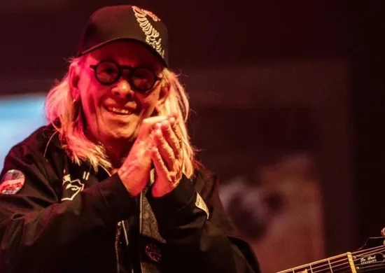 Imagem ilustrativa da imagem Morre Luiz Carlini, guitarrista parceiro de Rita Lee, aos 73 anos