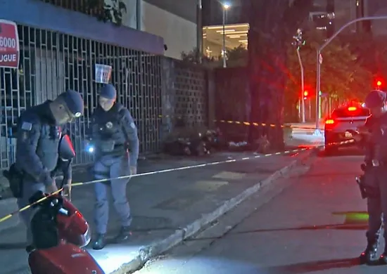 Imagem ilustrativa da imagem Morre jovem baleado no peito ao defender a namorada em assalto, em São Paulo