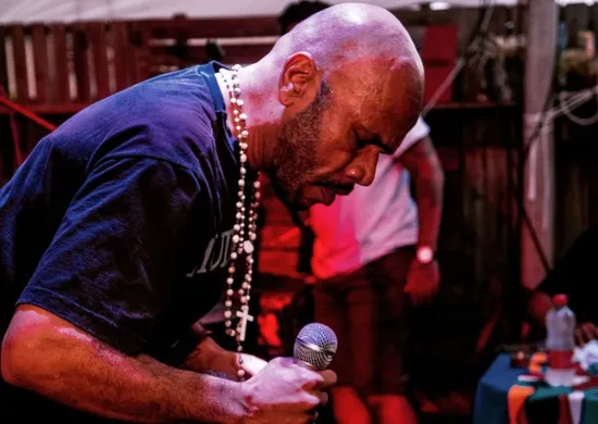 Imagem ilustrativa da imagem Músico e escritor Emmanuel 7Linhas é morto a tiros em Vila Velha