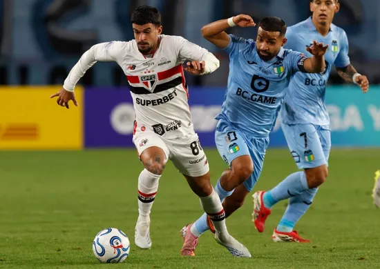 Imagem ilustrativa da imagem São Paulo segura O'Higgins, garante empate no Chile e segue líder do grupo