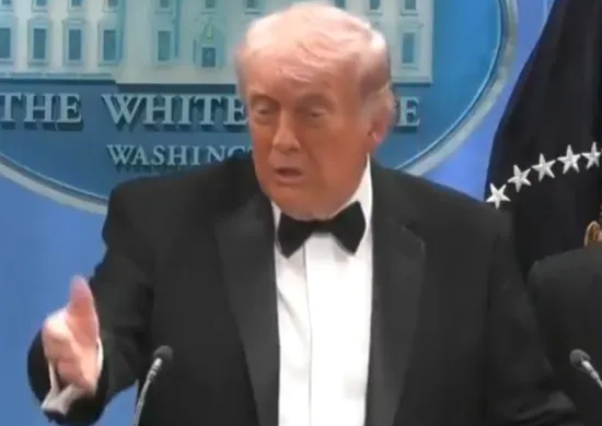 Imagem ilustrativa da imagem Trump diz que motivo dos disparos não está claro e que atirador é 'lobo solitário'