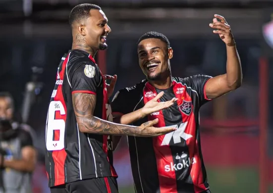 Imagem ilustrativa da imagem Vitória faz golaço, derruba favorito Flamengo e avança na Copa do Brasil