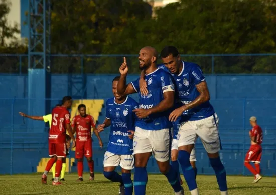 Imagem ilustrativa da imagem Vitória mostra força em casa e entra no G-4 da Série D