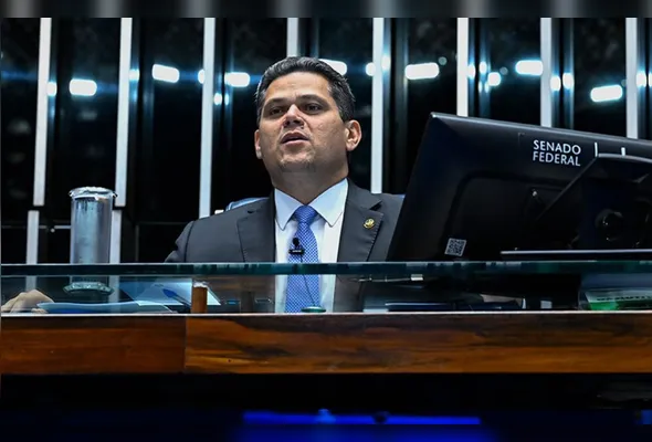 Imagem ilustrativa da imagem Alcolumbre promulga Lei da Dosimetria, que beneficia Jair Bolsonaro