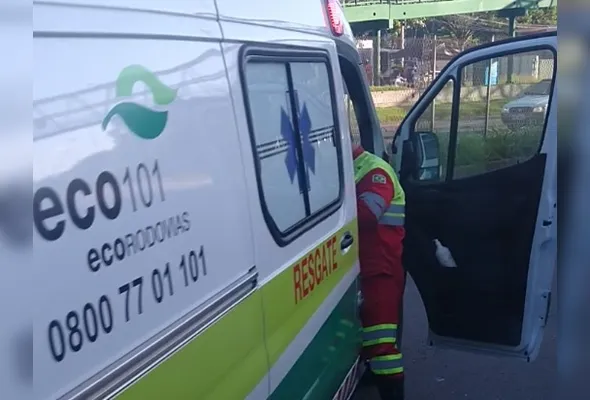 Ambulância da Eco101 atende ocorrência na Rodovia do Contorno, em Cariacica.