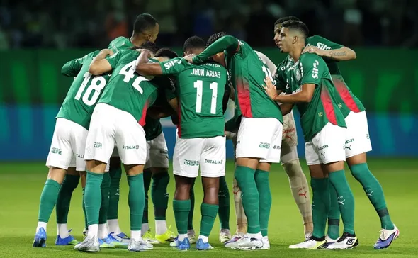 Imagem ilustrativa da imagem Palmeiras e Santos empatam na despedida do Allianz e volta de Paulinho