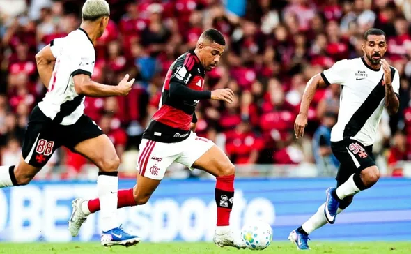 Imagem ilustrativa da imagem Vasco marca no último lance e arranca empate no clássico com o Fla pelo Brasileirão