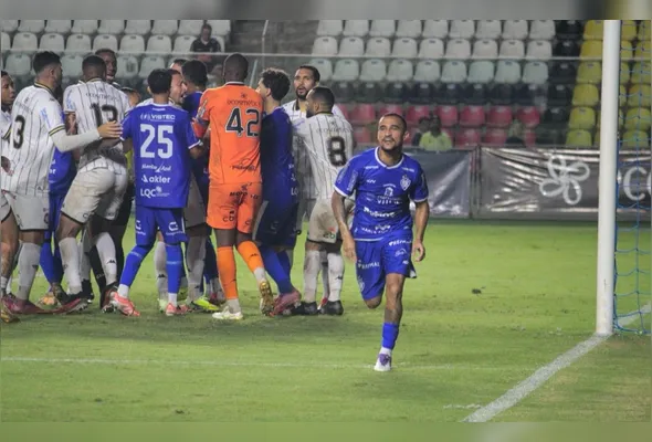 Imagem ilustrativa da imagem Vitória arranca empate no fim e segue na liderança da Copa ES