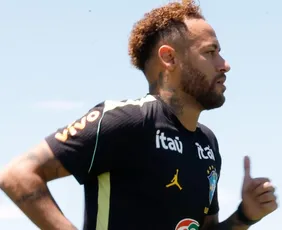 Imagem ilustrativa da imagem Neymar se junta ao grupo no penúltimo treino antes do duelo contra o Haiti
