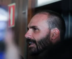 Imagem ilustrativa da imagem STF condena Eduardo Bolsonaro a inelegibilidade e a 4 anos de prisão