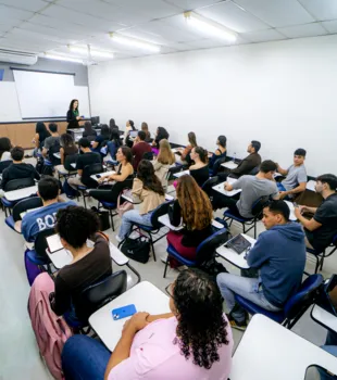 Sala de aula da Faculdade de Direito de Vitória (FDV); a instituição reúne graduação, especialização, mestrado,
doutorado e pós-doutorado em ambiente exclusivamente dedicado ao ensino jurídico.