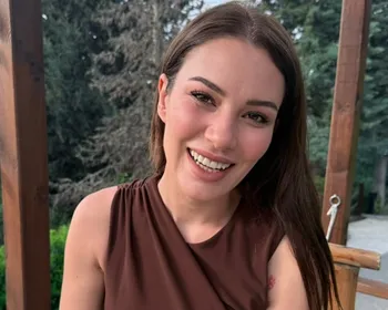 Imagem ilustrativa da imagem Atriz turca Ece Irtem morreu por intoxicação por álcool etílico, aponta laudo