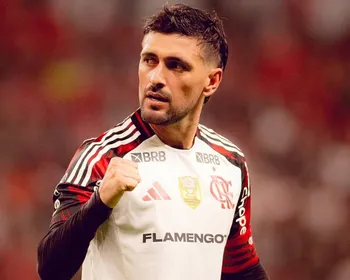 Imagem ilustrativa da imagem Com Arrascaeta como opção, Flamengo reestreia no Brasileirão contra a Chapecoense