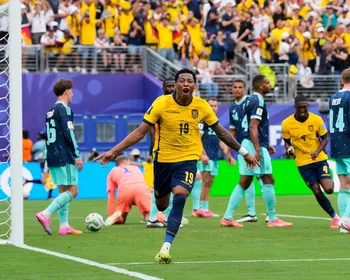Imagem ilustrativa da imagem Com Plata herói, Equador vira sobre a Alemanha e avança à 2ª fase da Copa do Mundo